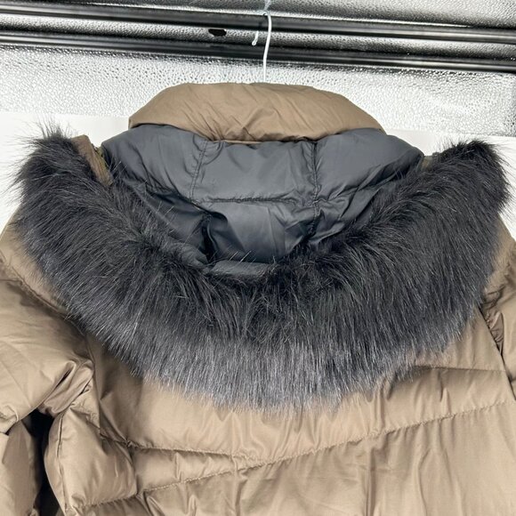 Columbia Women's Peak to Park Mid Insulated Jacket in Olive Green - Picture 5 of 7